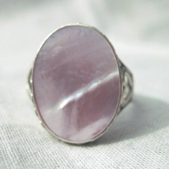Jewelry - Vintage Mother of Pearl Ring